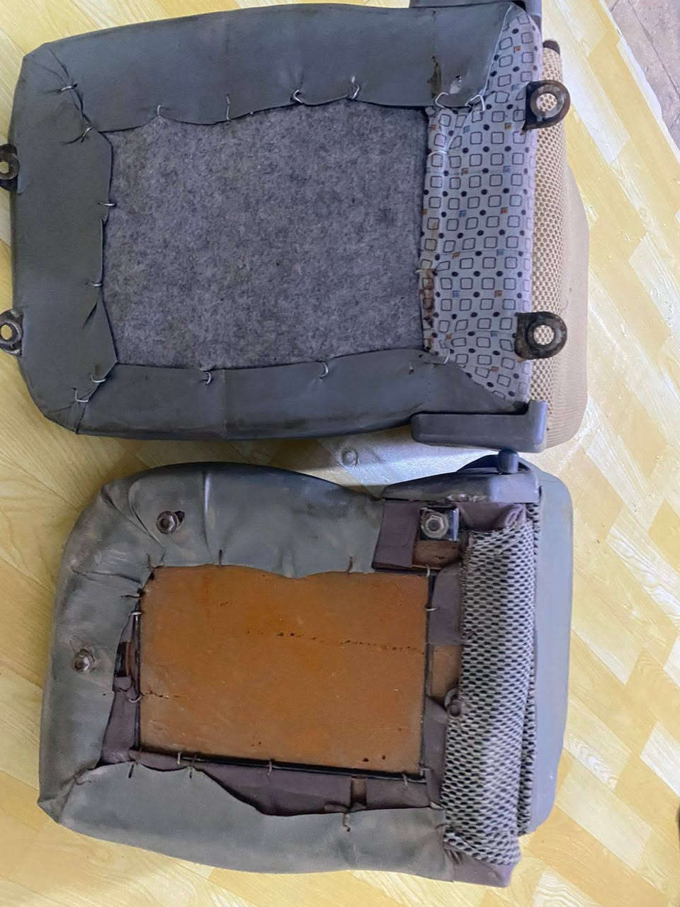 سلام عليكم 
كشنات واحد مال فتون السعر 50 
والثاني مال جنبي يصير بالصدر السعر 50
تجوات هايسه عدد 6السعر 60
مكاني بغداد


**إذا كنت صاحب هذا الإعلان وتريد حذفه لأي سبب، رجاءا أرسل رسالة إلى الدعم الفني**