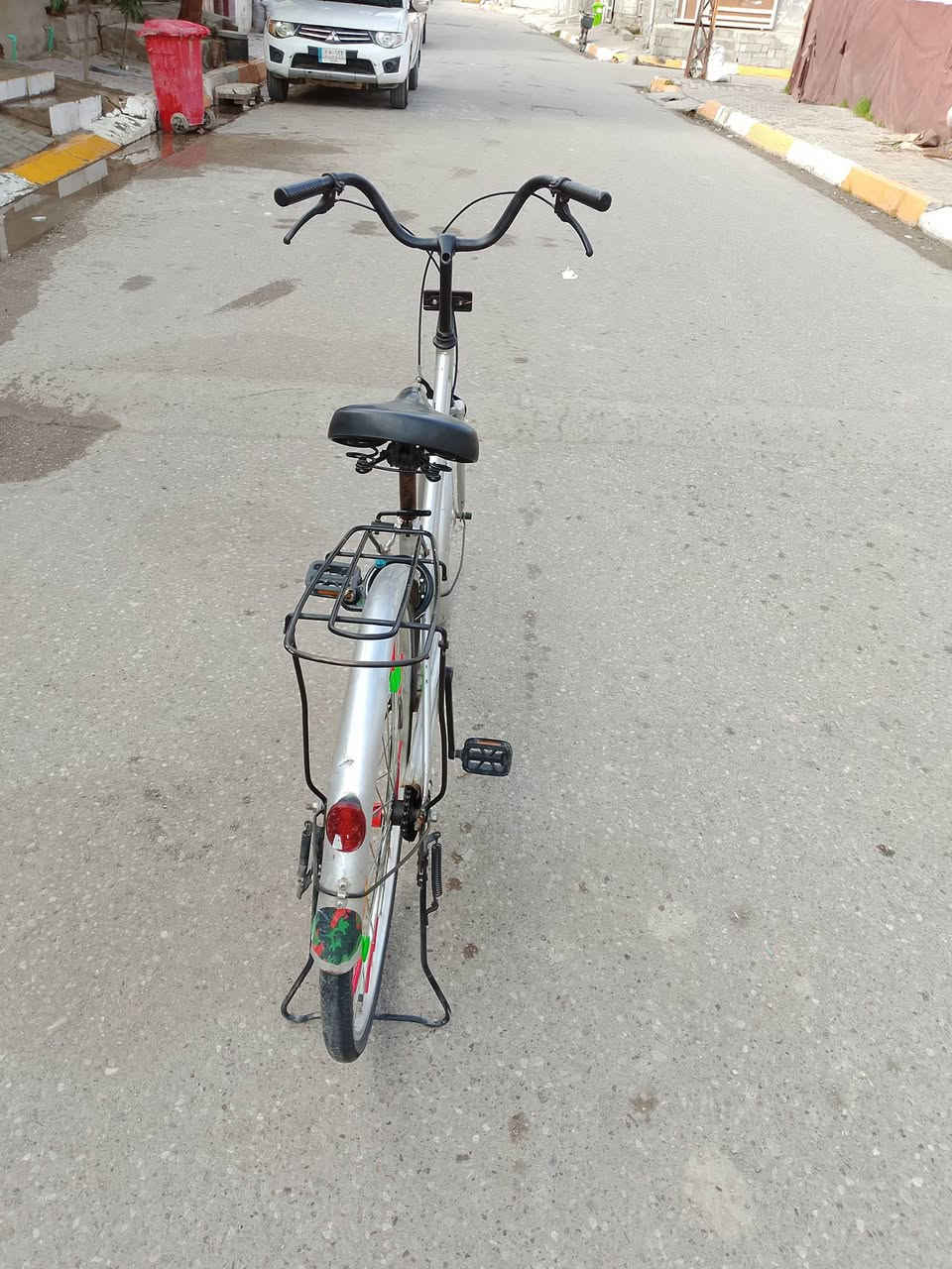 السلام عليكم بايسكل للبيع نظيف الحجم 26 السعر 75 ابي مجال المكان بعقوبة التحرير الاتصال على الرقم ***********
