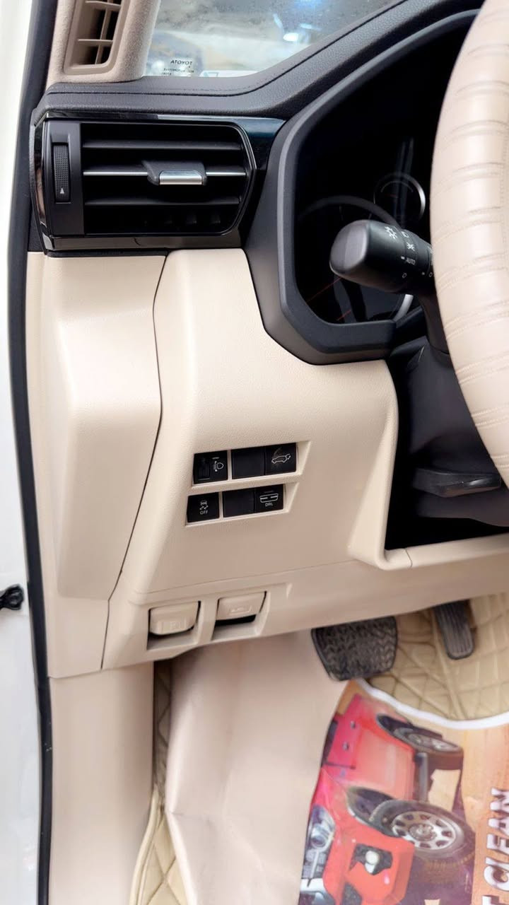 لاندكروز 2023 ساز لمتد اصل
ضمان شركه ساز 
رقم بغداد باسمي
ماشيه ٥٣ الف
مغلفه ppf
فول لمتد ٤ كاميرات
كشنات تبريد
سياره جديده مكفوله من الصبغ
بيها تكحيله كارت بالبنيد بسيطه
وبارد بالجاملغ الامامي الايمن
السعر ٦٤٨
***********
