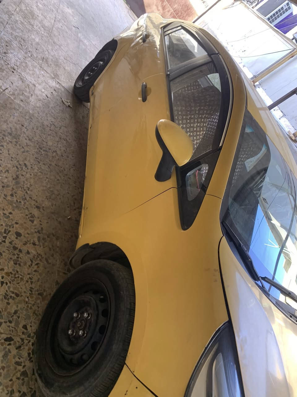 سلام عليكم كيا ريو مديل 2014 خليجي سياره نضيفه بيه طخات خفيفه مكينه تخبل لاتبخير ولاتنقص كير نمره ٣ عل ٤ جلب خفيف بيه منضومه زنون صدر امامي خلفي جديد تايرت جدد عليه غرامات ٤٥٠ الف هيئه ١٥٠. سياره بسمي تحويل ثاني يوم سنويه بسمي السعر ٦٨ بيه مجال للاستفسار رقم *********** متواجد واتساب
