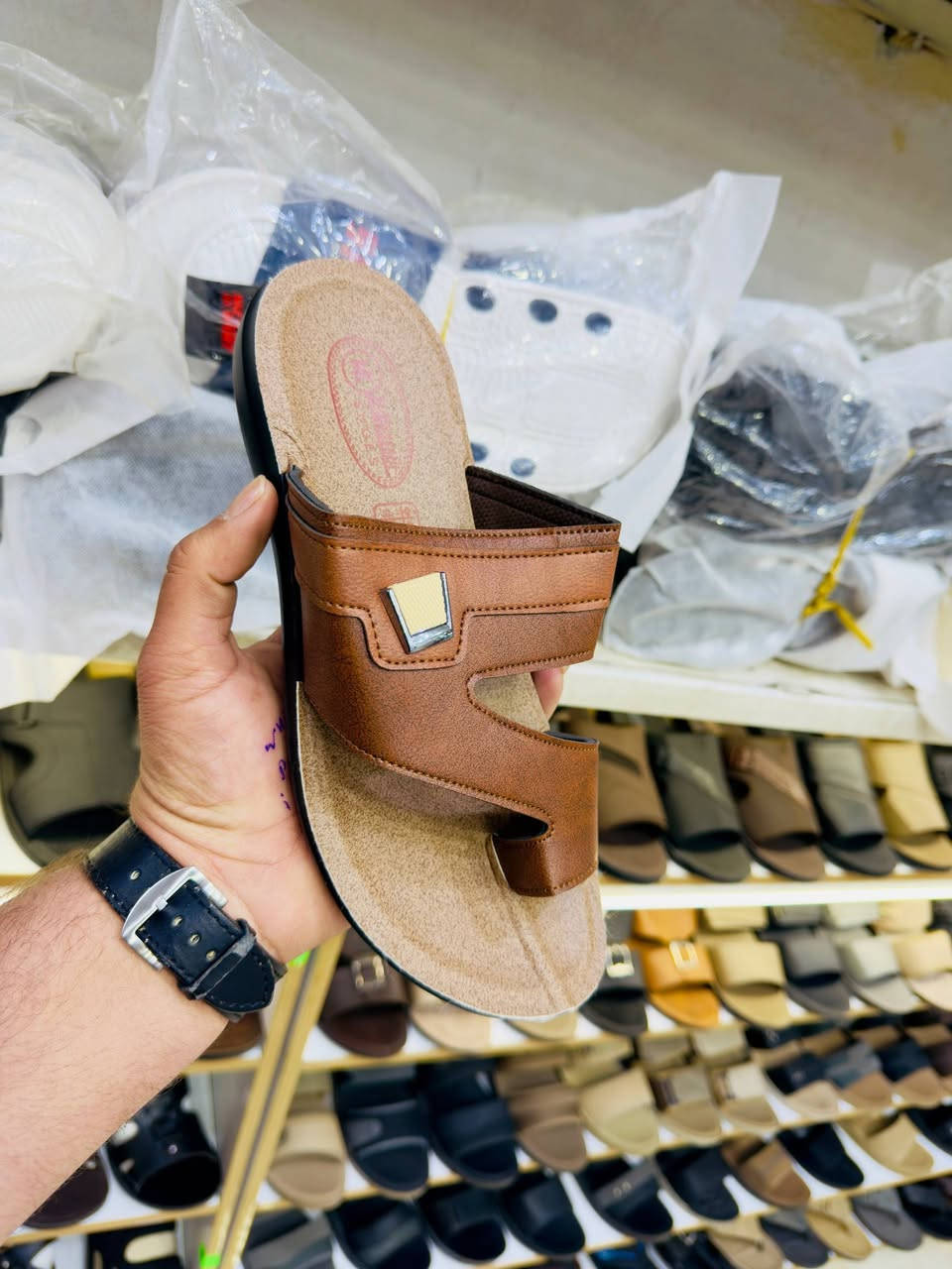 تنزيلات.. جملة فقط لايوجد مفرد.. انسب الأسعار 
شحاطة رجالي ولادي طفل درجة اولى. تركي 
سعر الدرزن الرجالي 32 الف.. 
قياس 40 الى 45.. 
سعر الدرزن الولادي 27 الف. فقط كف
قياس 30 الى 35.. 
سعر الدرزن الطفل 27 الف.. 
قياس 24 الى 29... 
🚛يوجد توصيل لجميع المحافظات.


**إذا كنت صاحب هذا الإعلان وتريد حذفه لأي سبب، رجاءا أرسل رسالة إلى الدعم الفني**