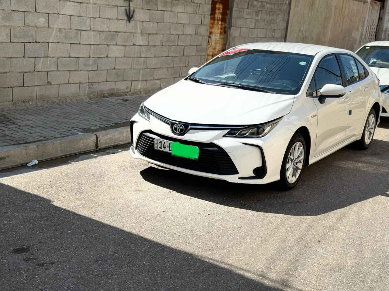 السلام عليكم 
كورلا موديل 2024 كفاله عامه هاي ابرد بانزين 
مكينه 1800سياره ماتصرف عليه الف كفاله عامه من الشخط خليجيه وليس صيني شركة جيهان رقم مميز بسمي هزه جديده جهزه للتحويل جوال *********** Singapore
