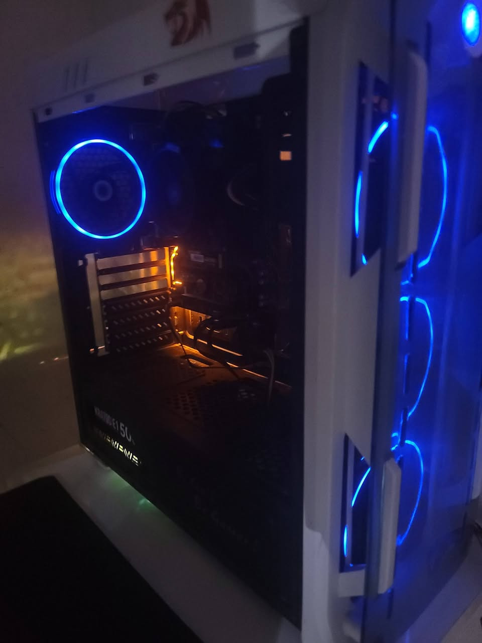 السلام عليكم عندي هاي التجميعه مرتبه بدون كرت شاشه بيها كرت مدمج ابيعها كامل او قطع
معالج : Ryzen 5 4650g pro بيه كرت مدمج
بورد : Gigabyte b450m ds3h
رام : samsung 8 gb ddr4 3200 
تخزين : M.2 256gb
Hdd 500gb
بور سبلاي : Gamdias 500w rgb
الكيس من gamemax ٤ مراوح rgb

مرتبه حيل ونضيفه وتحطلها كرت تشغل اي شي واذا بدون كرت همين تشغل العاب اعدادات بسيطه بس الكيس يرادله جام و ظهر وكل شي نضيف ابيعها كامل لو قطع 

مكاني بغداد الدوره حي المعلمين 
7748406454


**إذا كنت صاحب هذا الإعلان وتريد حذفه لأي سبب، رجاءا أرسل رسالة إلى الدعم الفني**