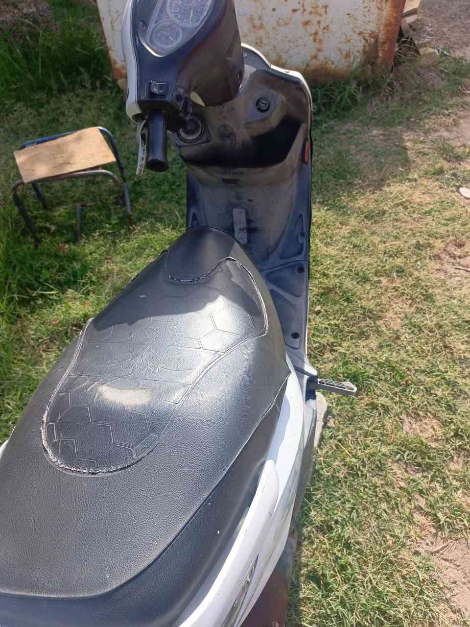 سلام عليكم
جي فور البيع 
ما مفتوحه جاهزه 
وبعدهي جديده
سعره 450وبيه مجال حك جيه
مكاني عله طريق جامعه ذي قار


**إذا كنت صاحب هذا الإعلان وتريد حذفه لأي سبب، رجاءا أرسل رسالة إلى الدعم الفني**