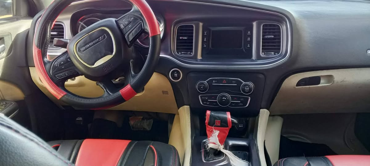 سلام عليكم
للبيع دوج جارجر موديل 15اصل
محرك  3600 
موصفات ال sxt  العاديه 
رقم صلاح دين ابسم صاحبها 
سياره استخدام شخصي جديده
وجاهزه مكان الديوانية 
بيها بارد بجاملغ الخلفي
وتبديل بابتين
السعر المطلوب  150 وبيها مجال
رقم صاحب السياره ***********
