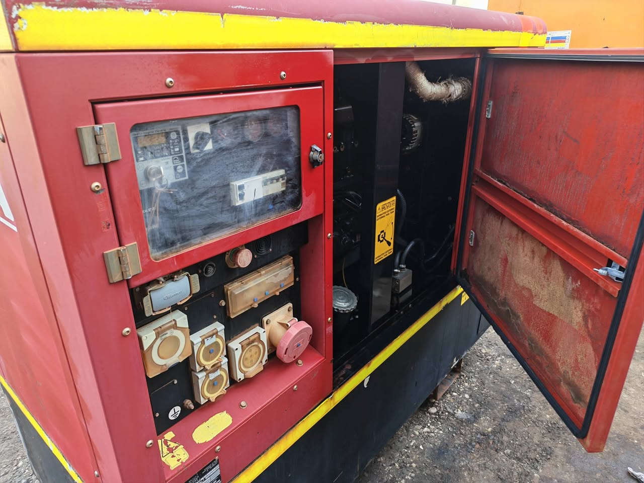 Perkins 30kva 
***********
‎توصيل 🚚 جميع محافظات العراق 🇮🇶
