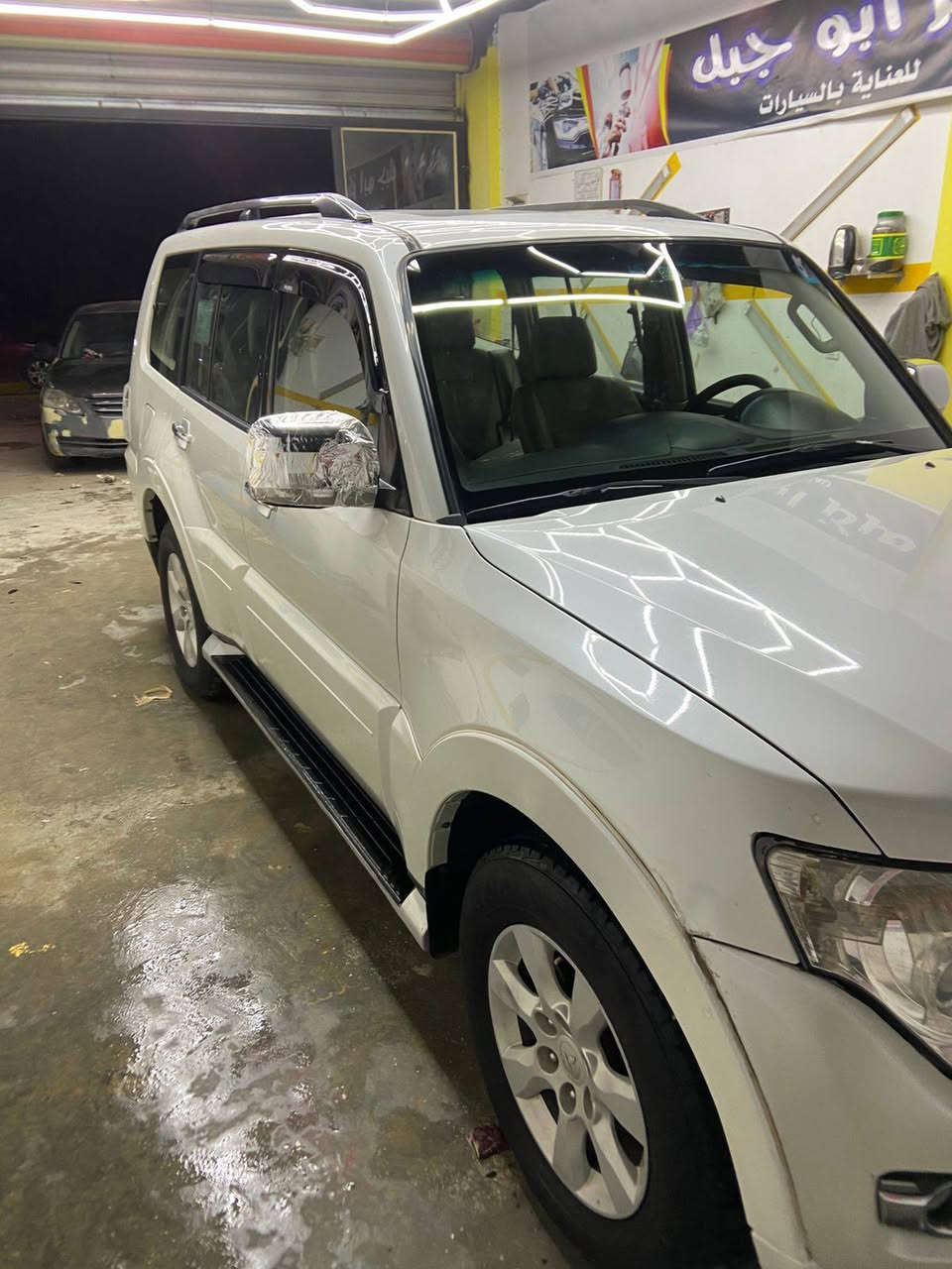 سلام عليكم
للبيع او مراوس 
باجيرو2008
فول مواصفات 
مكينه كير 
مكفولات 
سياره مكفوله 
بدون صبغ 
تخم تاير 
سعر 137
بيهه مجال
شي قليل 
رقم الهاتف 
***********
