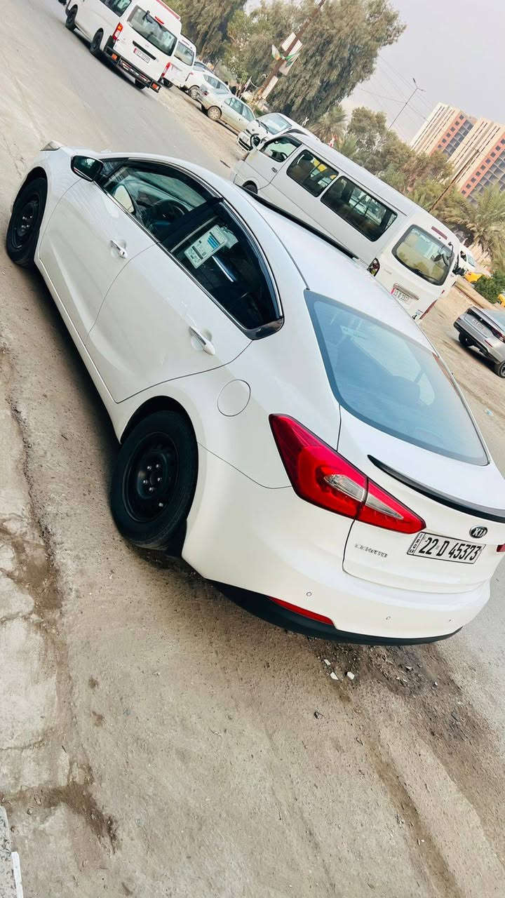 السلام عليكم سيراتو فول عده البصمه موديل 2016 كفاله عامه هسه وسنويه محرك 1600 تحويل مباشر السكن بغداد  السعر 130وبيه مجال بصيط  ***********
