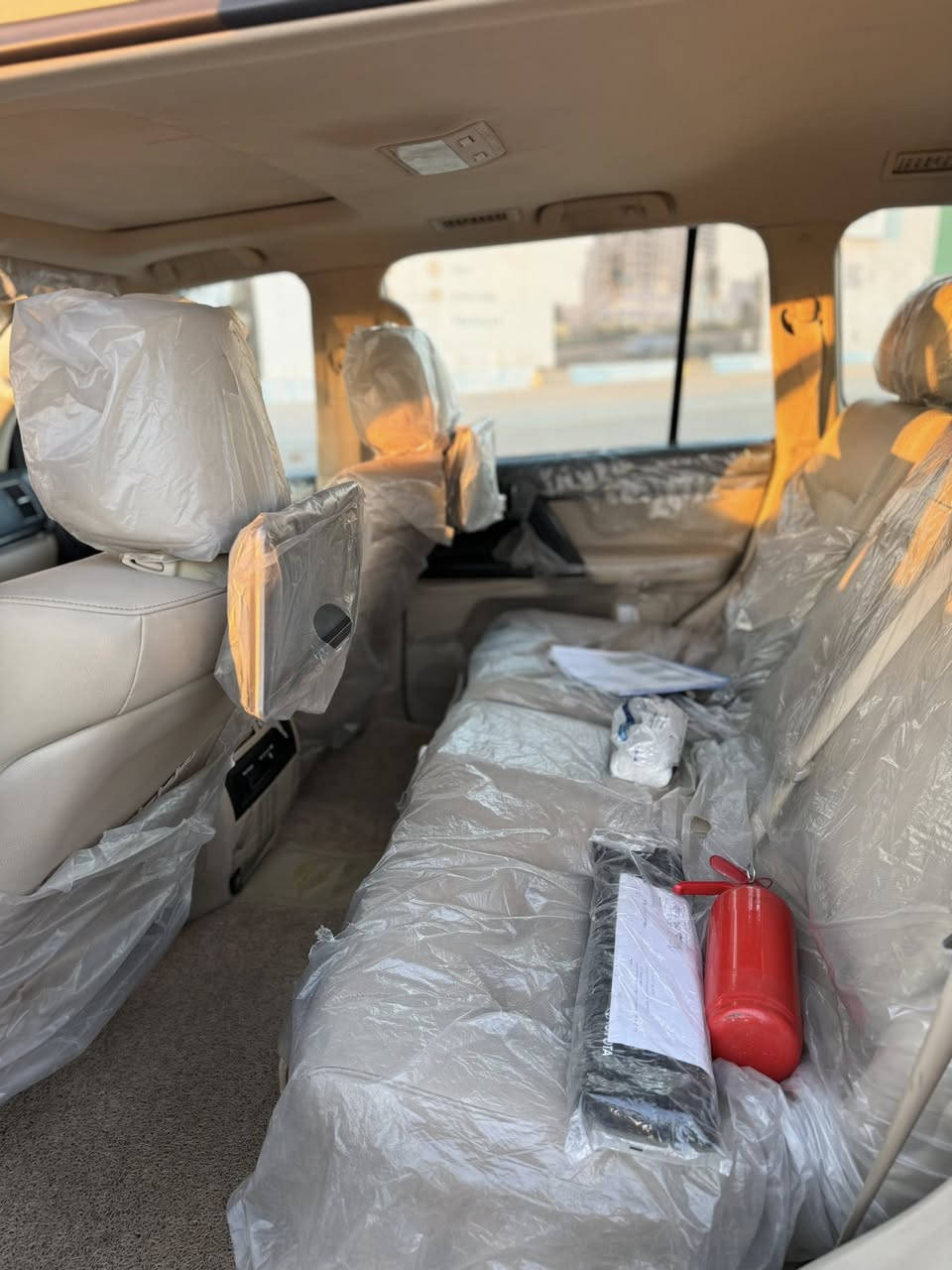 لاند كروز 2021  4600 V8
كراند تورنك سبشل اديشن (ساز ) اصل 
ماشية ٩٩ الف كيلو 
فول مواصفات ٤ كاميرات كشن ٣ دكم
٣ شاشات 
شاحن وايرليس 
فتحة سقف
دبل ماوس 
جنطة كهرباء
مكفولة كفالة عامة عدة رصعة في قبق الجنطة مأشر 
عليها بالصورة 
مكان السيارة / بغداد 
للاستفسار اتصل: ***********
