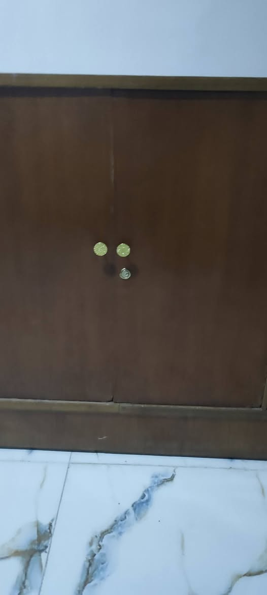 سلام عليكم كنتور للبيع+بوفيه
البوفيه نضافه 80٪.  سعر 150 الف
الكنتور نضيف فقط زلغات بسيطه,  100 الف
وتساب ***********
