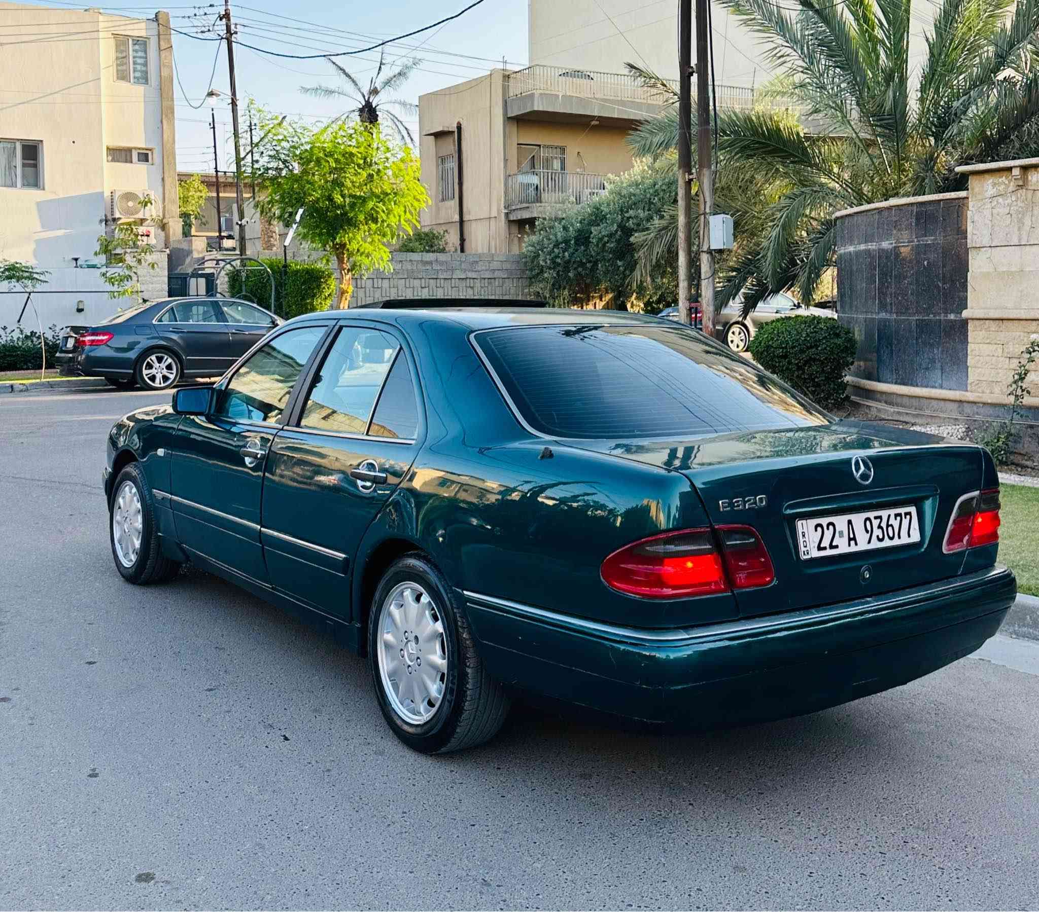 سلام عليكم
للبيع مارسيدس ام عيون 320 موديل 1996 
مكينه V6 سته سلندر
كير اوتماتيك D4
سياره فول فتحه جام كهرباء كشنات جلد 
داخل بيجي معروفه مواصفاتها. 
تخم تاير جديد صدر خلفي جديد الأمامي بي مشط يرادله تبديل بي نضوخ. فقط
وبيها تبريد عاطل منضومه كامله بيها نقص بوري جايبه بس شده. صبغ عام ضرر جومله ايمن شاصي لغد مكفول 
كهربائيات سياره كلها شغاله. رقم اربيل دولي هزه جديده. 
مكاني بغداد حي الجامعه. *********** بغداد, العراق
