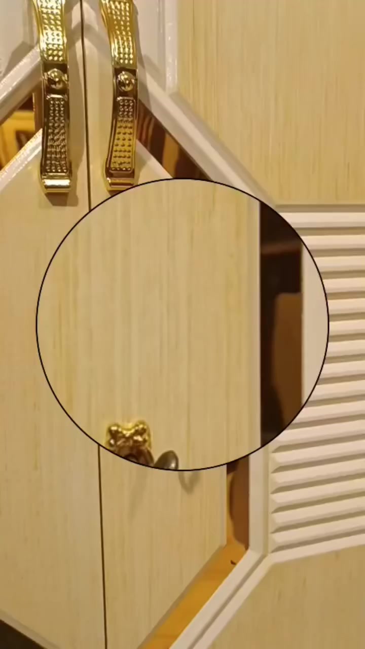 لما يكونوا غراضك كتار 🤠🤠
او بدك تأمن ابنك او بنتك بخزانة لحالو😍😍 
ونفس لون غرفتكن ونفس الموديل🤩🙈 
وصلنا مع غرفة النوم خزانة اضافية لطفلك🙋🙋
مع تخت صندوق وكمديناتو😘💙
++++شازلونة صندوق🥰💚 
طبعا مامننسى بيرو مكياج العروس والكرسي❤️🩵 
وكل هاد بس بسعررر؟؟🙊🙊🙊🙊

لمعرفة التفاصيل 0937836059📞📞☎️
العنوان 💕 جيرود 

اهلا وسهلا بالجميع


**إذا كنت صاحب هذا الإعلان وتريد حذفه لأي سبب، رجاءا أرسل رسالة إلى الدعم الفني**