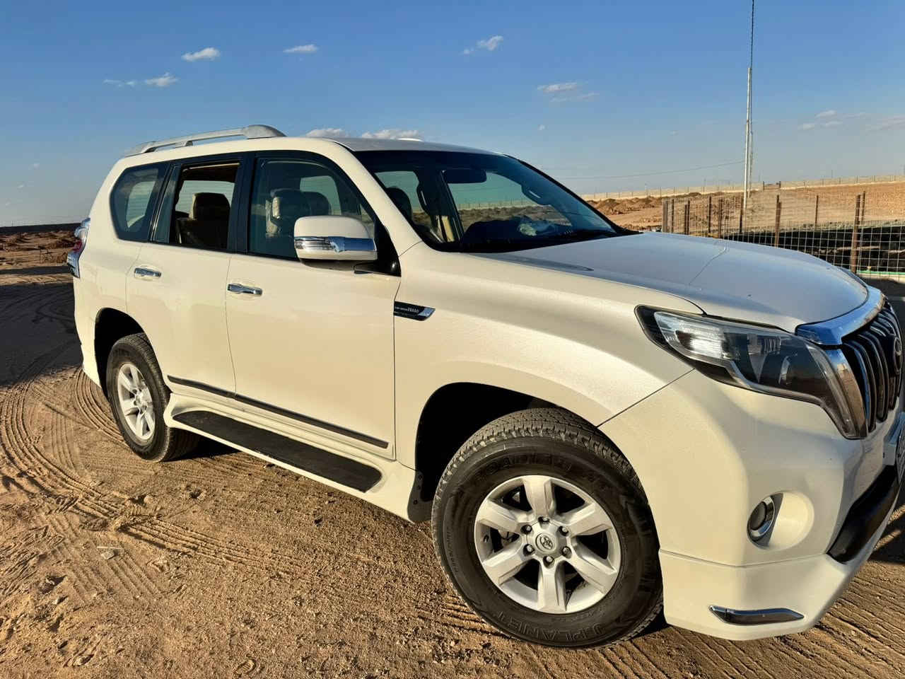 السلام عليكم ورحمة الله للبيع تيوتا برادو 2014 سعرها 245 وبيها مجال للشراي والجناي مكانها بالرمادي خليجي مواصفات فول TXL محرك 6 سلندر محرك وكير بلادي تخم تاير ماشيه 140 الف رقم بغداد تحويل مباشر بيها ضرر صبغ جاملغ والباب والدعاميه الاماميه صبغ فتحته سقف كشنات كهرباء كشنات جلد الشراي يتصل وشرط الفحص 
***********
