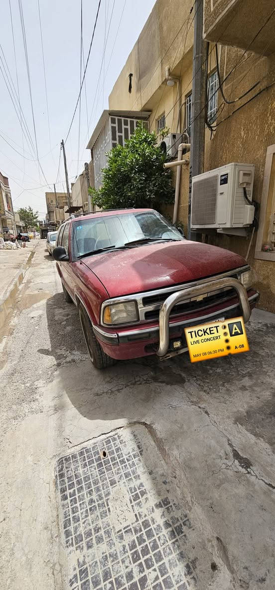 السلام عليكم
بلايزر 
موديل 1995 للبيع 
السعر 45 وبيه مجال بسيط 
الحريه الاولى 
***********
