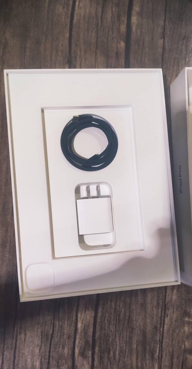For sale,💰💸
Ipad pro M5 11 inch WiFi 

BATTERY 🔋 95%

No scratches 

In warranty to 2027 / 2


**إذا كنت صاحب هذا الإعلان وتريد حذفه لأي سبب، رجاءا أرسل رسالة إلى الدعم الفني**