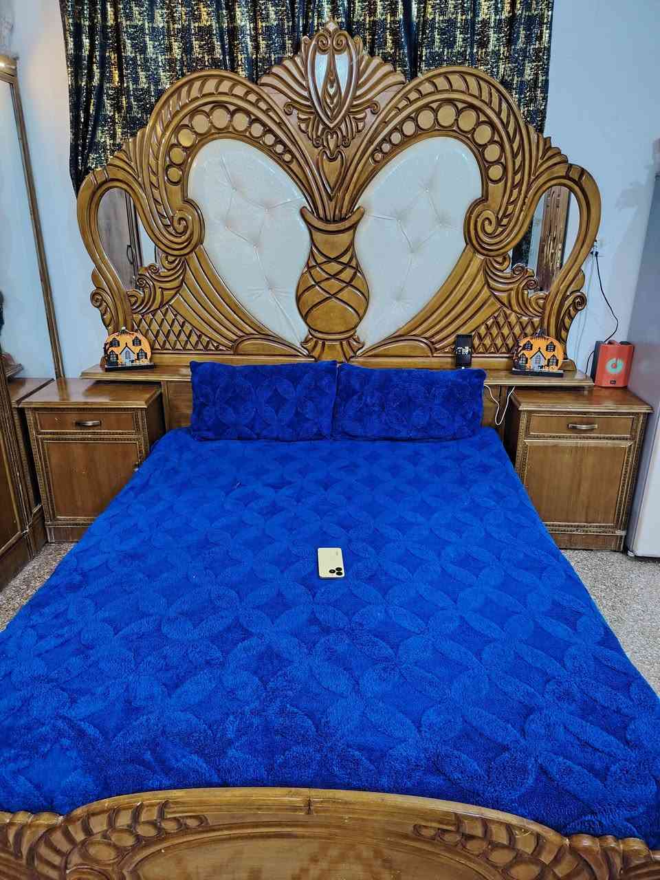 السلام عليكم غرفه اخشاب صاج عراقي تزكام السعر٧٠٠وبيها مجال مكاني بغداد الشعب شارع الصحه محكمه الشعب ***********
