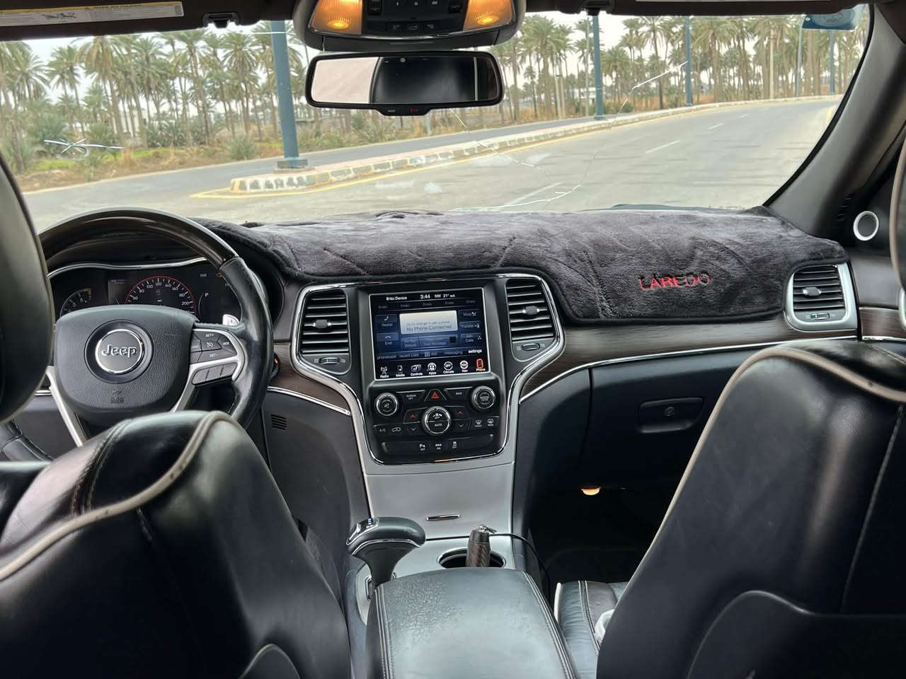 السلام عليكم
جيب گراند شيروكي ٢٠١٥ وارد امريكي 
فول مواصفات اعلى فئه 
بصمه بنوراما كشنات جلد تدفئه وتبريد 
بيها بس بنيد كلير والباب الخلفي والجاملغ جهه السايق فقط 
عليها رقم مميز 
السعر ١٧٠ وبيها مجال 
مكانيّ الخالدية 
للاستفسار ***********
