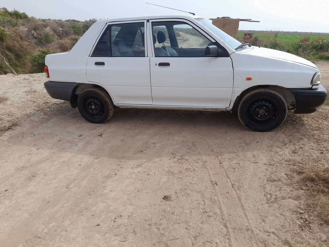 سلام عليكم سايبه  للبيع موديل 2022 مكفوله بس تبديل جاملغ أمامي فقط الباقي كفاله مكينه جديده رقم بغداد تخم تاير جديد حداديه نضيفه العنوان واسط الكوت اتصل على الرقم  ***********
