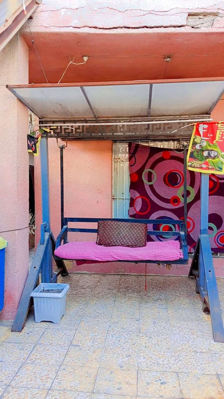 السلام عليكم ورحمة
مرجوحة  قويه درجه اولى تفصال وقويه 
السعر 150 وبيها مجال بسيط 
المكان البصره القبله خلف البريد 
رقم الهاتف واتساب ***********
