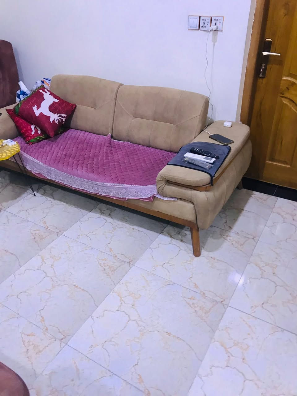السلام عليكم اغراض للبيع مستعجل كلمن وسعره مكاني الدور***********
