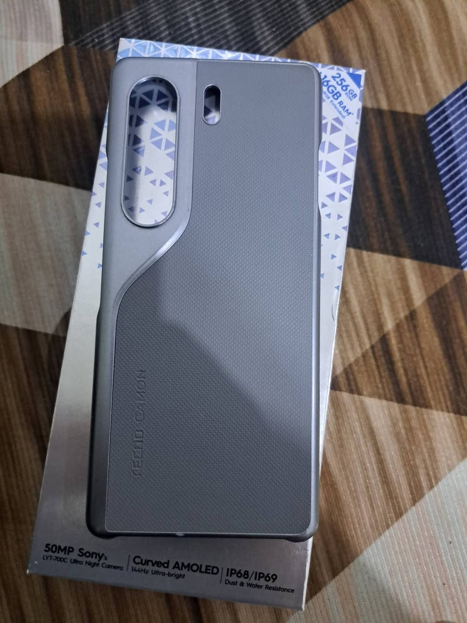 للبيع 
تكنو كامو 40 برو فايف جي

✅ ️ذاكره 256

✅️عشوائيه 16 

✅️بوبجي 90 فريم 

✅️كامل الملحقات 

الجهاز فقط بي فطر بسيط بشاشه مبين بصور والباقي عل فحص 

💫 السعر   215 وبي مجال 

📍مكاني نجف كوفه لاتصال ***********
