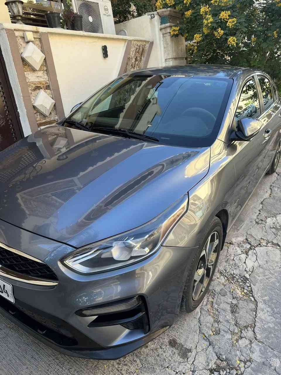 كيا فورتي 2019 EX
رقم دولي جديد باسمي - سنوية لل 2031
محرك 2000 دوش
كير AT
المواصفات :

رادر امامي خلفي + جانبي + نقطة عمياء بلمري - تبريد قطعتين  - تدفئة كشنات + ستيرن - شاشة كبيرة كار بلي + فول تحكمات ستيرن -  3 منافذ شحن + شحن واير ليس - قيادة ذاتية + توقف ذاتي + مانع انزلاق 

سيارة جاهزة من كلشي تايرات جدد - باتري جديد - صدر نضيف مابي اي شي - ادامة جديدة للسيارة 

حادث مثل ما موضح بصوره

السعر ١٣٨ بيها مجال 

عنوان : بغداد / الاعظمية 

رقم ***********
