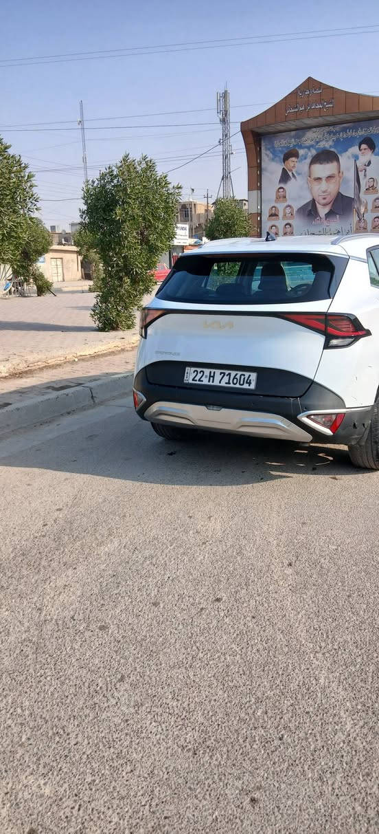 السلام عليكم سبورتج خليجي موديل 2023 رقم أربيل تحويل او وكالة 
بيها طخات كما موضح بالصوره تباع على وظعها الاستفسار ***********.   *********** مكانها بغداد سياره ماشيه  23 سياره سابقة مكفوله سعرا 182 وبيها مجال شراي
