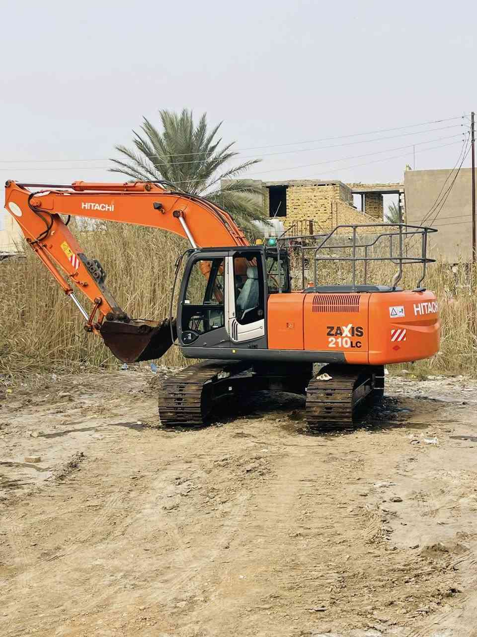 بسم الله الرحمن الرحيم 
على بركة الله لعشاق الجديد والمميز 
حفارة هيتاشي زت ٣ للبيع
موديل 2009 رقم سليمانية الماني والسنوية ال 2028
حجم 210 السي 8 روله ✅
سرفه عرض 70 المرغوب 
حداديه وزنجيل ورولات 💯 
الحفاره كفاله عامه من مضخه ومحرك فول مواصفات فول سيفتي كفاله عامه بوجهك للشغل 🇯🇵
للاستفسار الاتصال على الرقم ***********
