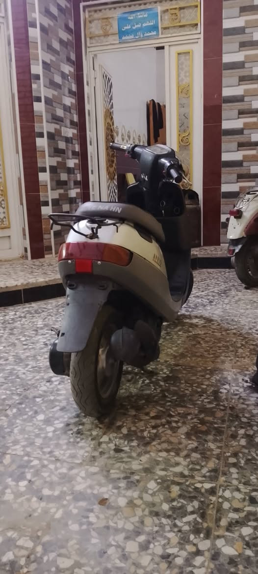 بتره خطين دراجه نضيفه ونشطه شغاله سلف هندر لايت اشاير قفل جنطه دبلات كله شغال مكينه ناعمه  شلعه كلش قويه سرعه دك 60 دراجه جاهزه ومال جناي السعر 275 مكان ناصريه ‏‪***********‬‏
