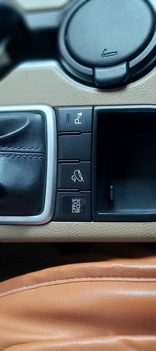 السلام عليكم
كيا سبورتج موديل 2020
وارد امريكي
مدفوع كمرك وضربه كامل

تباع السياره عل حدثه
نص موصفات
محرك 2400
السعر 145  بيع مستعجل نظيفه بأسمي 
ملاحضه : تابعه البنت من الدوام للبيت

(( بغداد الجديدة شارع النعيرية))
 للاستفسار /

الاتصال ع الرقم خط فقط مباشر ***********
