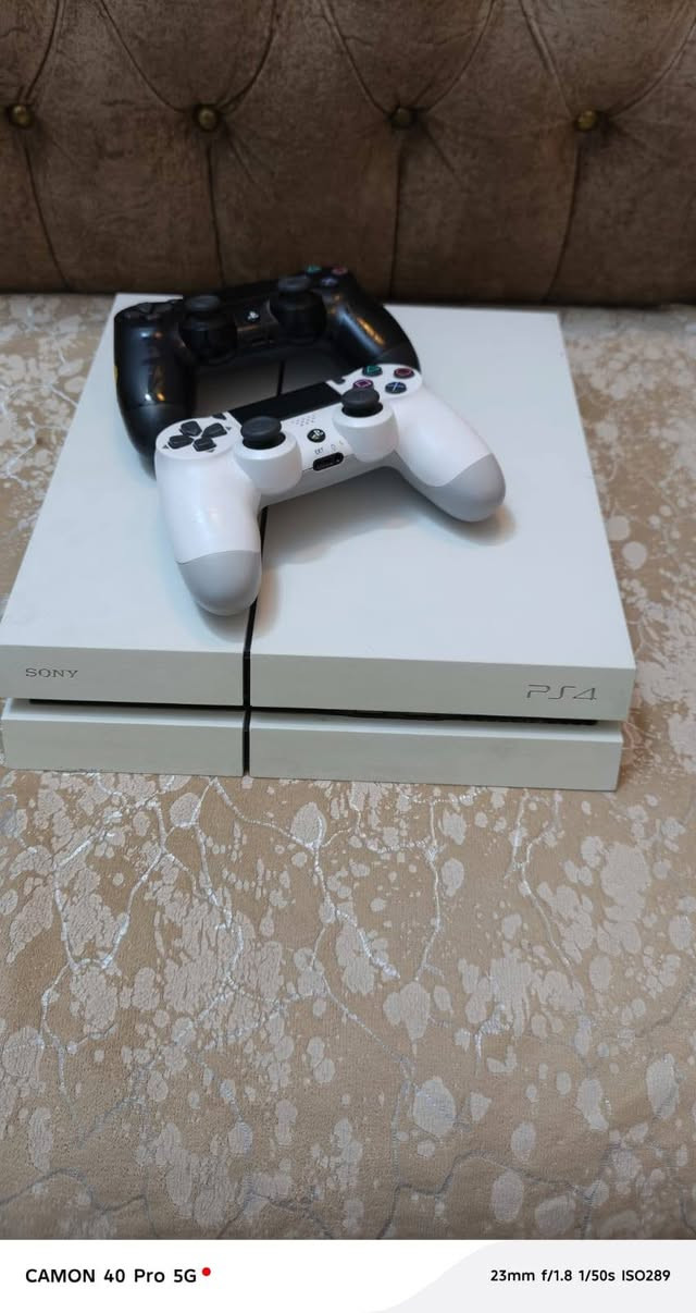 السلام عليكم
بلي ستيشن فور مهكر  باندل ابيض 
500كيكا 
نظام 11
جوستك عدد2 إصليات
لوك ستيكر مامفتوح
مع يوبي اس 850 جديد مصار اله اسبوعين بل كارتون
للبيع 280 وبيه مجال 
واتساب ***********
