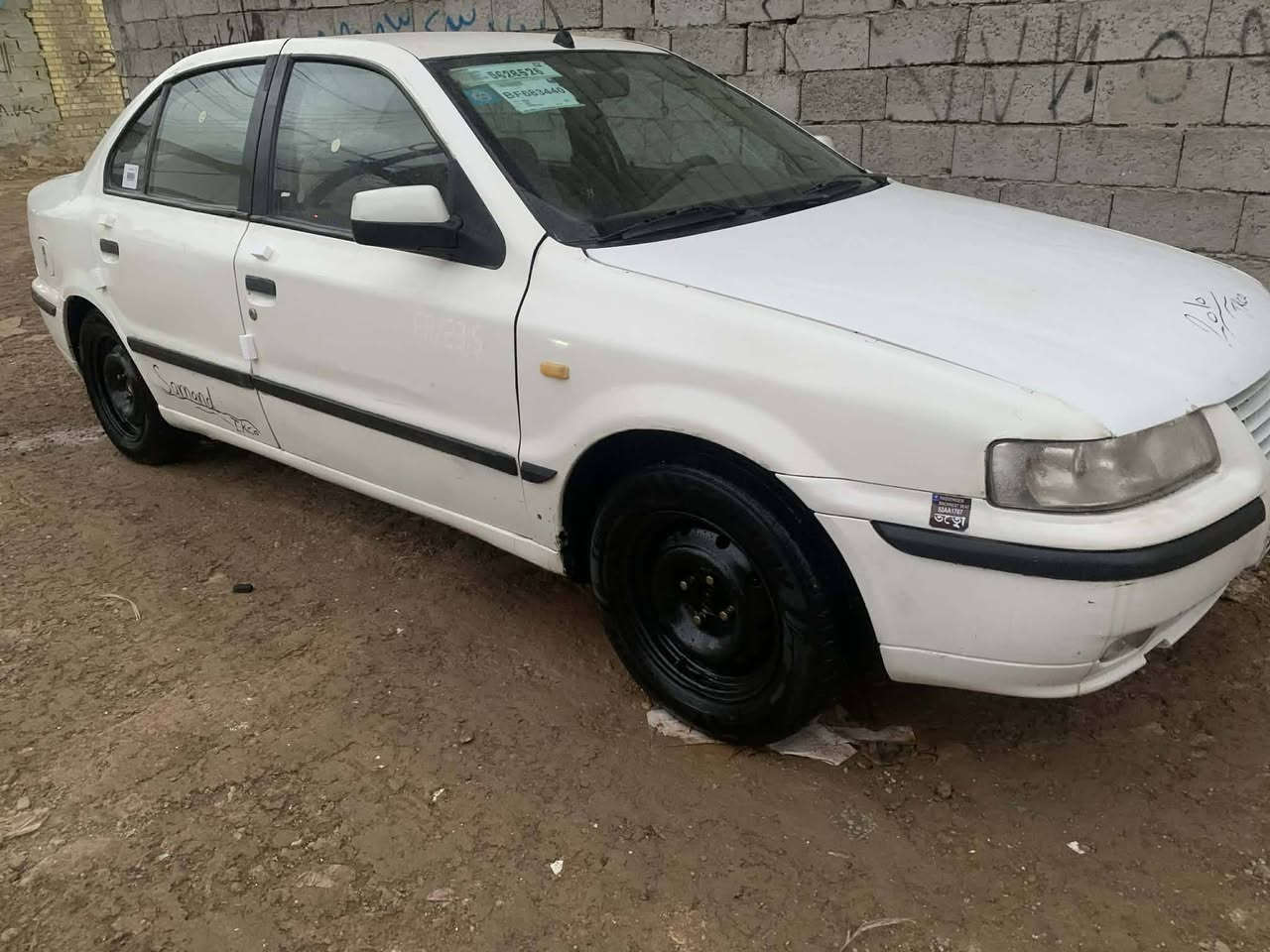 سمند بالاصل موديل 11 مسجلة 10 داخلها عسلي ..كير ومحرك وتبريد وصدر ومشط مكفولات  السياره مابيها نقص ومحدثه سومر مابيها ضربه حلوه فقط خياس معمر هلال خلفي مدوشمه سنويه لل28 انكليزي ترايها ناعم زيرو ماشيه 97 الف رايدها ب43$ بغداد الشراي يتصل ***********
