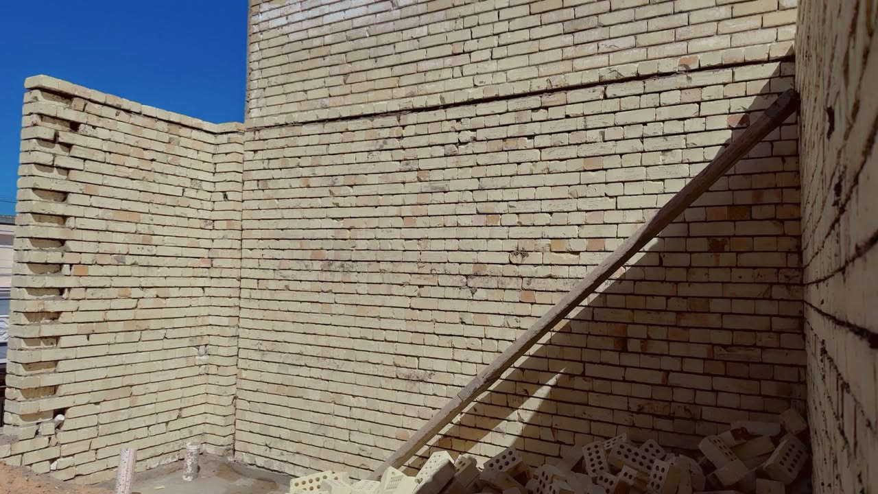 خلفه بناء متفرغ علا دبل بليوميه وقطعي ***********
