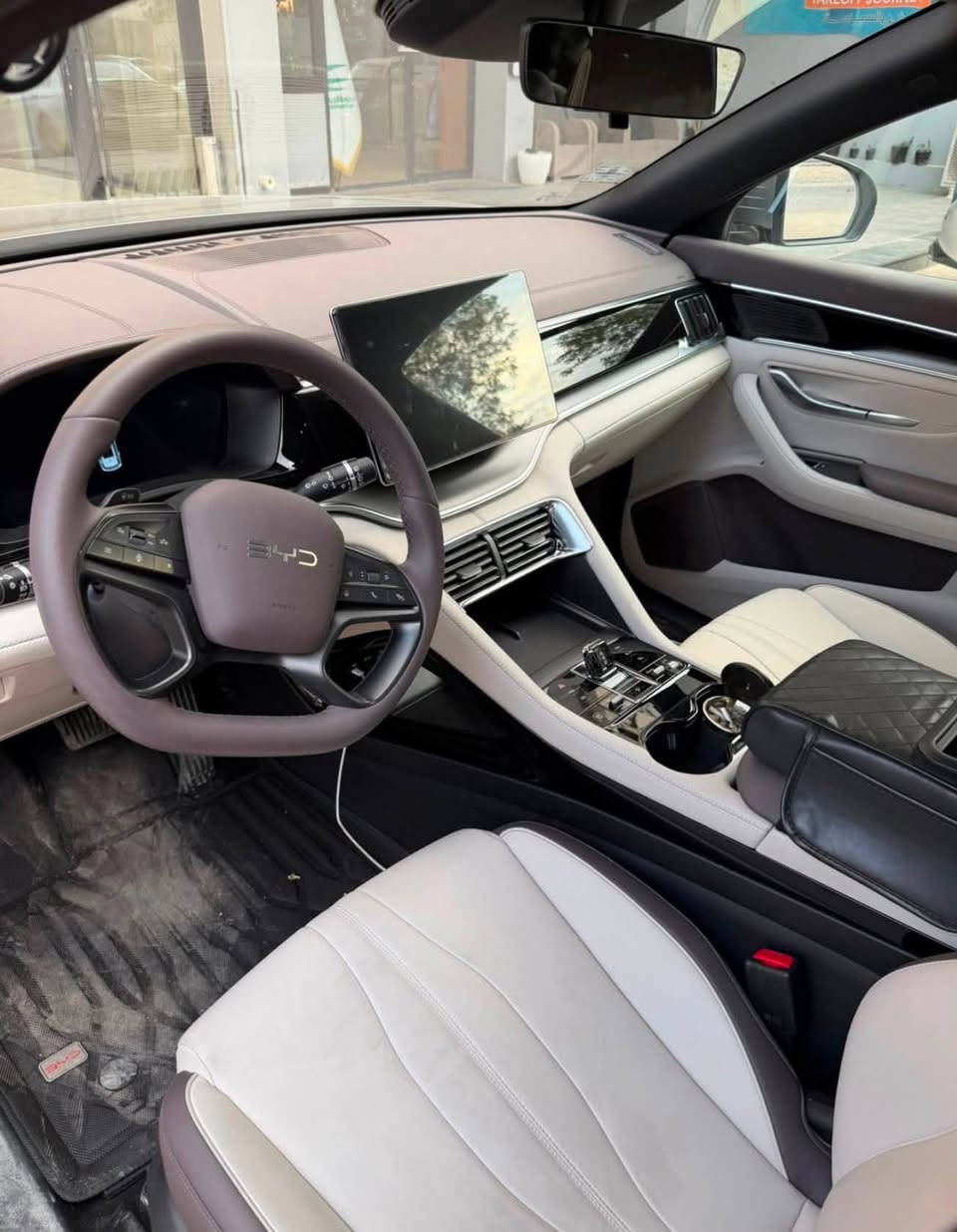 BYD SONG PLAS
2025 
مواصفات الستندر 
11.000 كم  نص هايبرد ونص شحن تقريبا 
بيها ملاحظة خفيفة بباب الصندوق مصلحة متبين 
 السعر : 30 مليون 
مكاني بغداد القادسية 
***********
