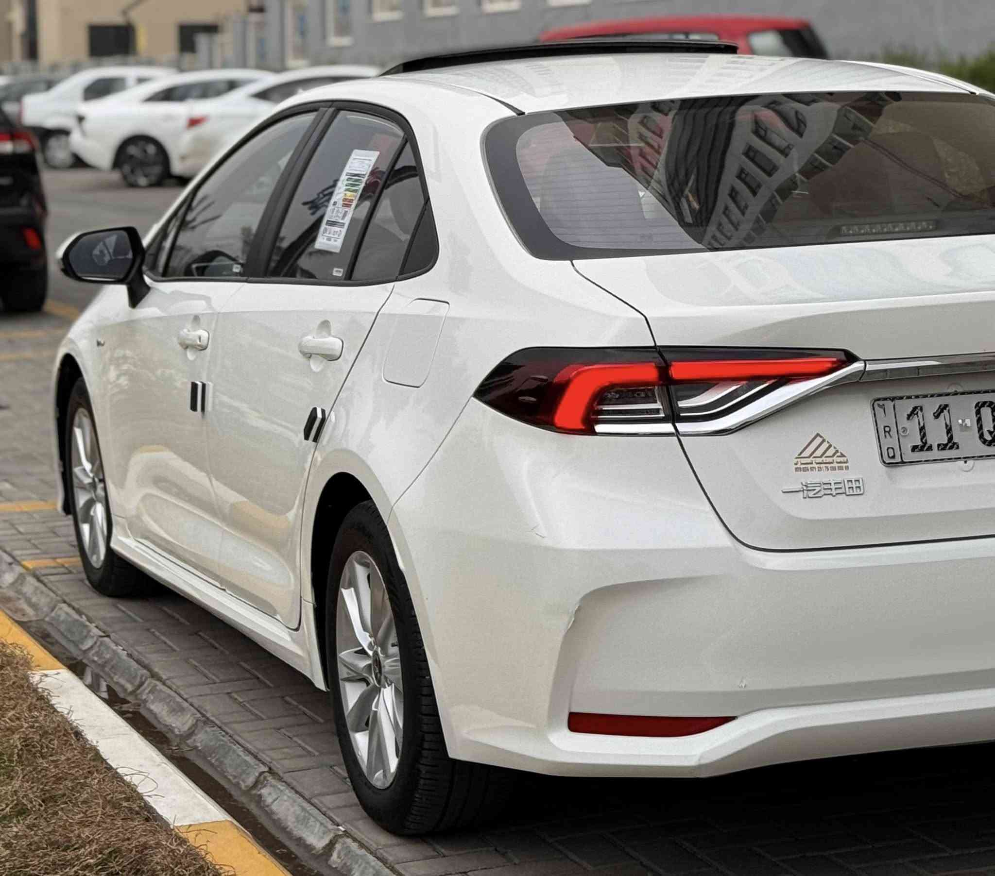 السلام عليكم
تويوتا كورلا هايبرد 2025 ✅
شكلٍ الخليجي استلام زيرو ماشيه 17  الاف كيلو 
رقم بغداد تحويل مباشر 

مواصفات فول :✅
(كرسي كهرباء 3 حركات اصلي+كشنات جلد+ دخول ذكي+ ستيرن خياط جلد+ تجوة متحركة)

❗️محرك 1800
❗️تشغيل ذكي بصمة
❗️فتحة
❗️شاشة كار بلي
❗️قطعتين تبريد
❗️كامرة خلفية دوارة
❗️هاند بريك كهرباء
❗️لايت زينون LED
❗️عدادات الكترونية
❗️بگ لايت LED 

كفاله من الصبغ و التبديل فقط بارد قليل بحافه البنيد 
و طعجه بالجاملغ بطول الاصبع 

السعر : 147 وبيها مجال بسيط جدا 
العنوان : بغداد / الكرخ / حي الحسين 
الهاتف : *********** ( متوفر واتساب ) ❇️
