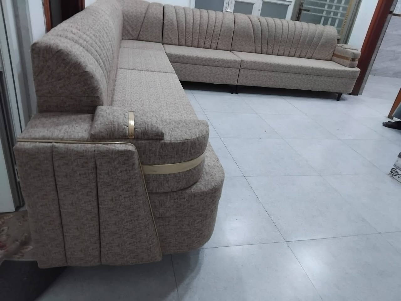 السلام عليكم 
ديوان ١١ مقاعد مستخدم سبوع حطاطه كله بلوك اسود مكان بعقوبه شارع تحرير بهرز مجاور قاعات بيانو مقابيل مستشفى الحياه استفسار ***********
