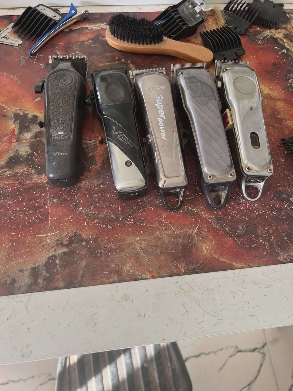 غراض حلاقه كامله مستعمل كرسي شغال عوزه دوشمه بسيطه مرايات عدد 3ميز المنيوم طوله مترين تسكام مكاين عدد 6اكو بيهن نقص بطاريه جدد وبيهن شغالات ما بيهن كلشي نمر جاهزات


**إذا كنت صاحب هذا الإعلان وتريد حذفه لأي سبب، رجاءا أرسل رسالة إلى الدعم الفني**