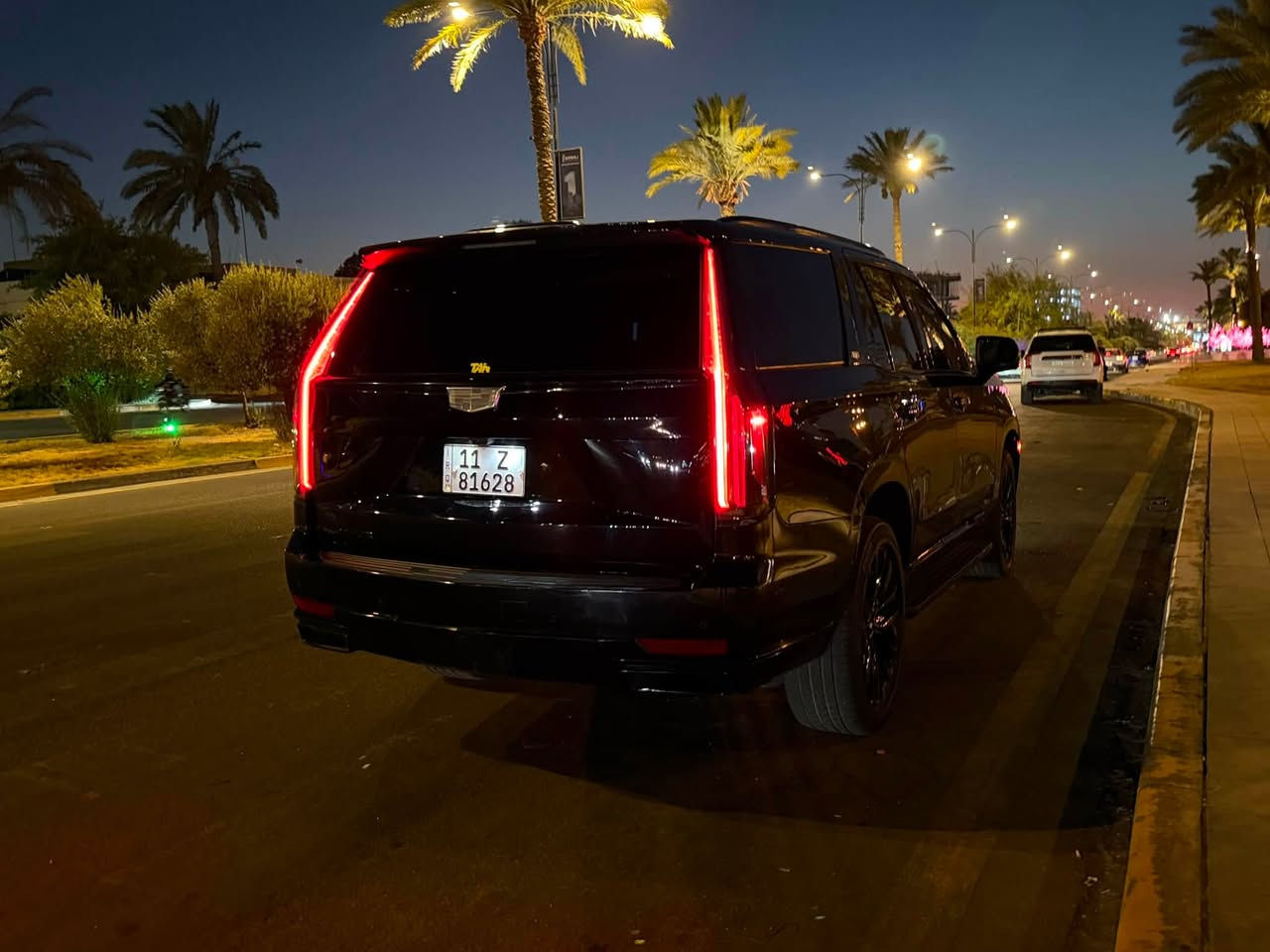 كاديلاك 2021
بسعر 59000$ 
وارد امريكي فقط حادث ابواب 2 عكس سائق
سيارة جديده مابيه اي نقص 
ماشيه 95000الف 
العنوان اليرموك ***********
