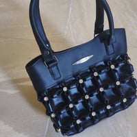 حقيبة نسائية • جديدة • توصيل