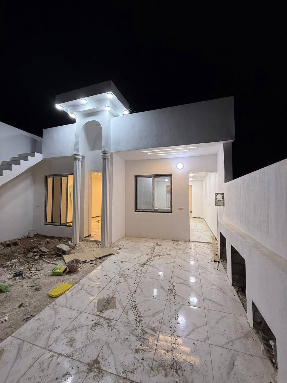 بيت زراعي للبيع  صفر مامسكون في ارقى مناطق كركوك مساحته 220 متر باتجاه شروق الشمس البيت مضمون اوراقه كلها كاملة مشمول بقرار التمليك مع توفر خدمات كاملة بالمنطقة ماء وكهرباء والمنطقة كاملة كلها زراعي  يتكون من استقبال وهول ومطبخ وغرفتين نوم سويت وصحيات داخلية وخارجية 
(السعر 92 )مليون وبي مجال 💵💵
العنوان طريق بغداد خلف المستشفى التركي بالضبط مقابل مطعم صمد  قرب المحافظة الجديدة 
للتواصل والاستفسار على الرقم التالي
***********
