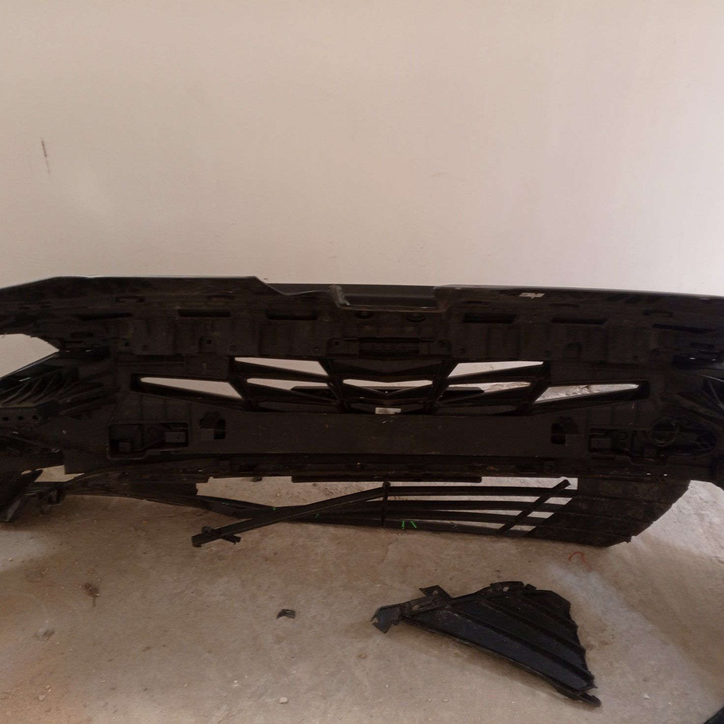 للبيع دعاميه اماميه الانترا موديل 24اسود كامله فقط بيه كسر الحاشية تحت الشباك مكانه بغداد العبيدي للاستفسار ***********
