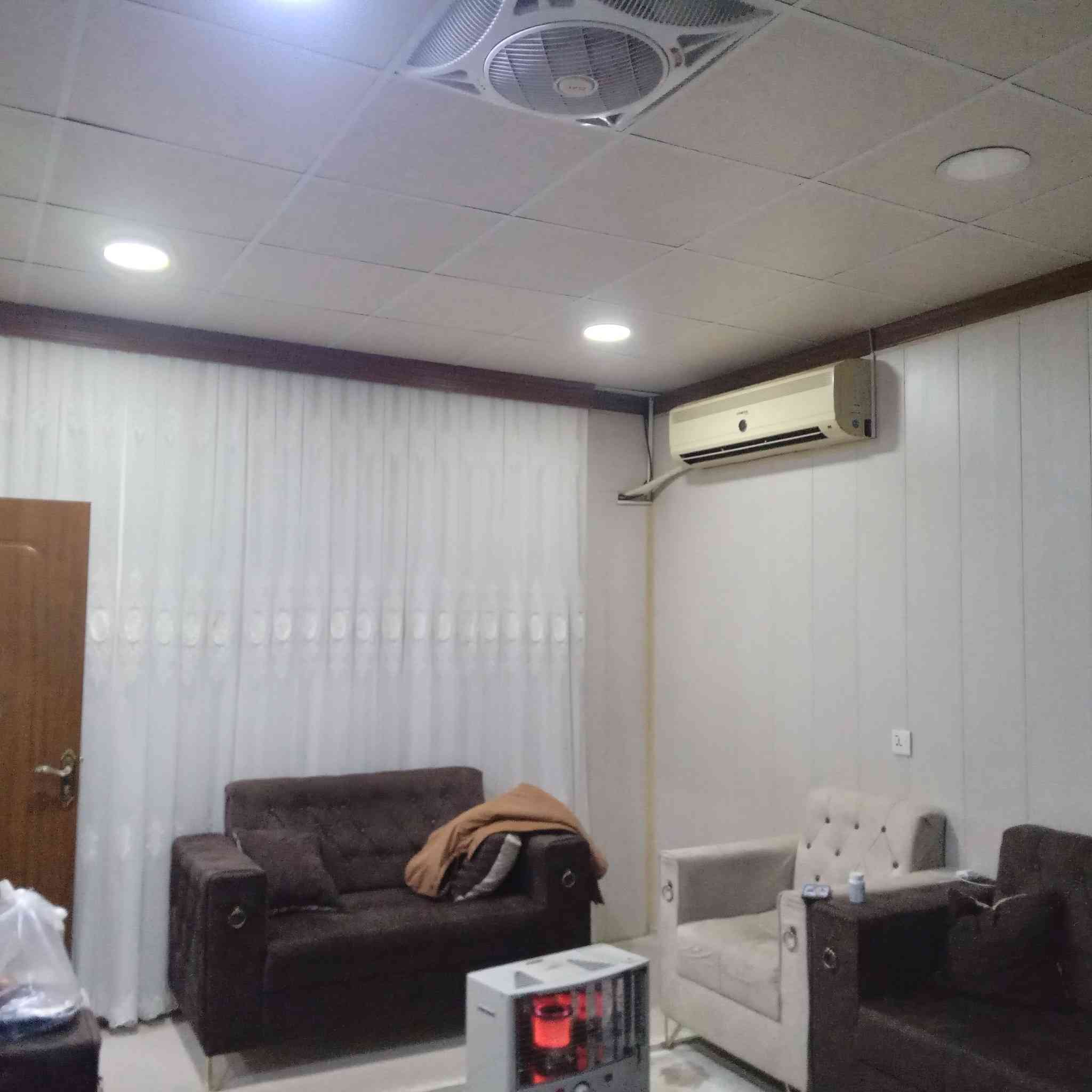 فرۆشتنی خێرا
 ئەم خانووە بۆ فرۆشتنە لە بەکرەجۆ
ڕووبەری خانووەکە 86 مەترە 
پێشی 7.60 مەترە قووڵی 11.30 مەترە
ڕووی ڕۆژهەڵاتەو  
هەموو خزمەت گوزاریەکی بۆ ڕۆیشتووە
ئەم خانووە تاپۆیە

خانووەکە کامل کاشیەوزۆر جوانە
قاتی خوارەوە پێکهاتووە لە مەتبەخ و مساعید مەتبەخ، ژووری میوان وموشتەمەلات ،قادرمەی هەیە لە ناوەوە بۆ  قاتی سەرەوە 
کە بریتیە لە 3 ژووری نوستن و موشتەمەلات وە قادرمەی هەیە بۆ سەرەوە کە بریتیە لە هەورەبان
نرخی ئەم خانووە 5 دەفتەر و نیوە 
بۆ زانیاری زیاتر پەیوەندی بکەن بەنووسینگەی نوێ بوونەوە ***********
