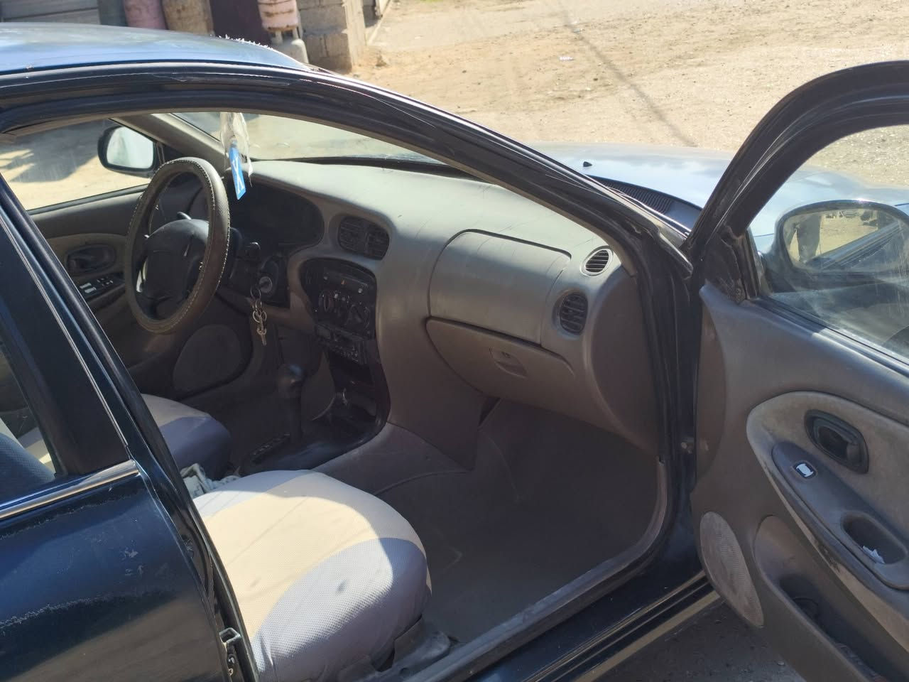 ا
النترا للبيع موديل 2000 السياره مابيه صبغ بيه ظربه بالجاملغ الخلفي  السيارة بسمي  رايده 38  وبيه مجال 
*********** اليوسفيه مكاني
