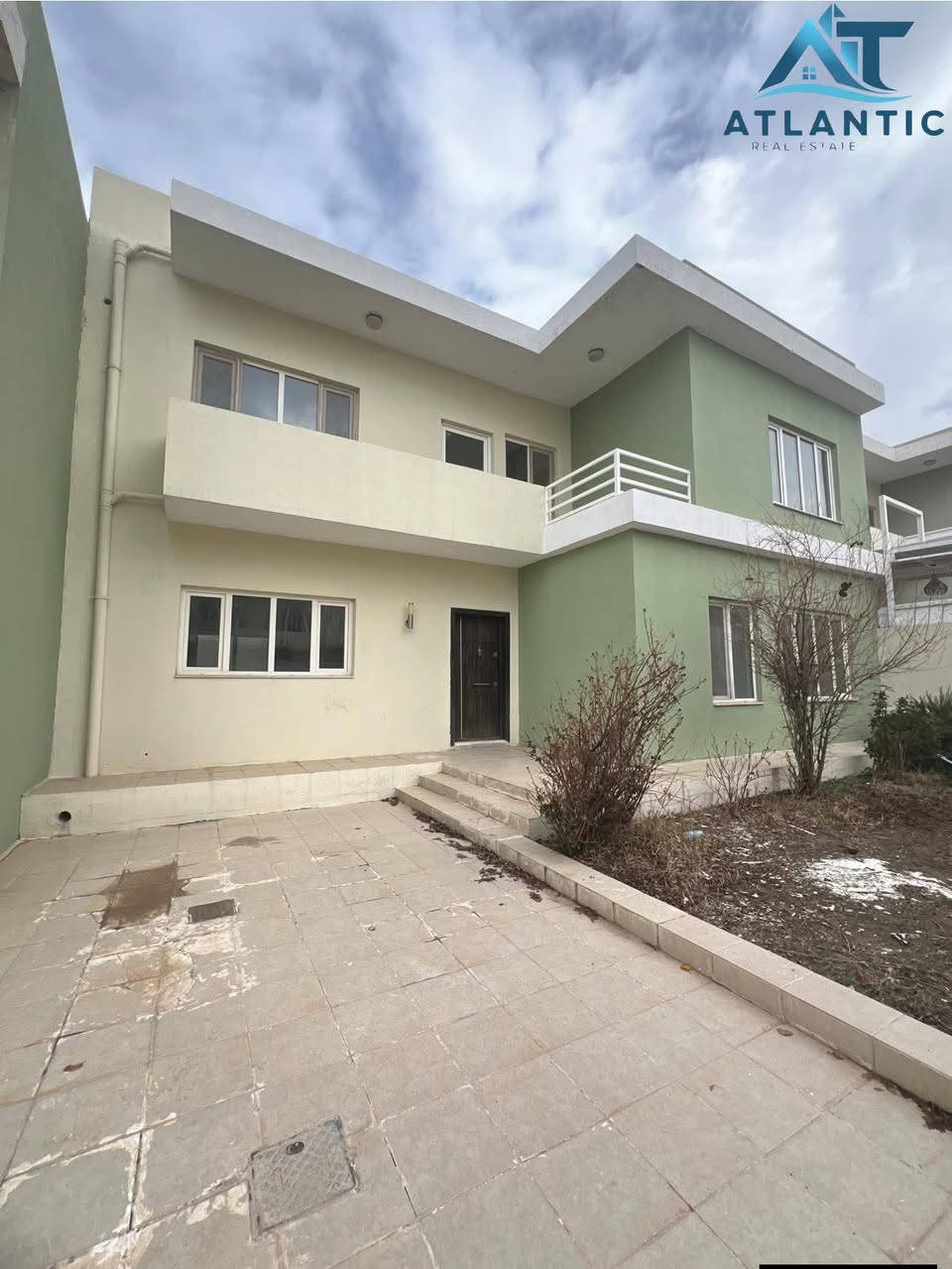 #اتلانتك_الامريكي
منزل للبيع بسعرمناسب جدا
في أربيل مجمع اتلانتك الامريكي 
مساحه 200م (زونB)
واجهه قبله
يتكون من
4نوم
مطبخ مجهز بكاونتر
استقبال
كراج+حديقه
خدمات على مدار 24ساعه
================
0750 846 2528 

***********
