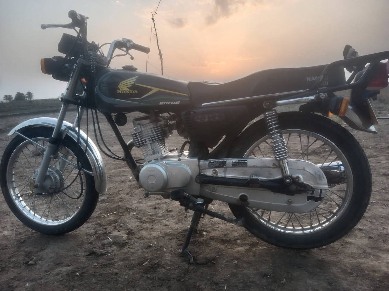 سلام عليكم دراجة للبيع تعمير 24 وراق صولي  رقم *********** مكاني رفاعي
