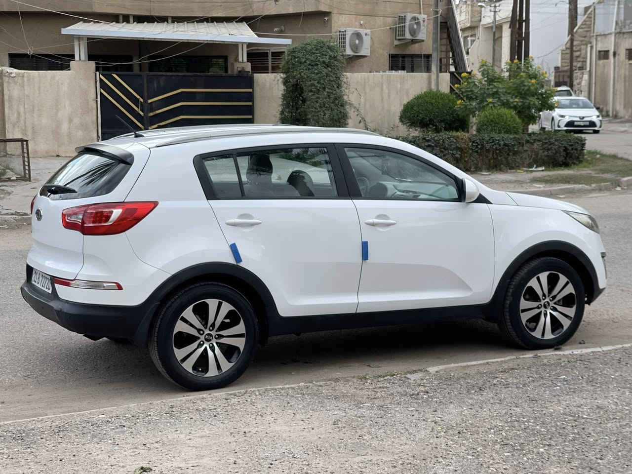 السلام عليكم
كيا سبورتج ( خـليـجـي ) موديل 2012 
رقم بغداد نكليزي مميز  باسمي هزه وفحص جديد 
ماشيه 165 km حقيقي 
محرك 2000 دوش  4 حساسات 

**السياره مكفوله من الصبغ والتبديل والفتح والكارت 
** فقط بارد بلجاملغ الي بصف السايق وبلجنطه ... 
**مكفوله من حالوب ومن جراد بلصبغ ومن تكشير بلصبغ 

سياره جاهزه من صدر تايرات باتري دسكات 
مبولشه وجاهزه حتى دهن مبدله جديد برغي مابيها نقص 
...(ملاحضه عندي سونار مسوي قبل سبوع يم المنلاوي  ) 
السعر 148 ومجال 
متواجد واتساب وخاص ***********
مكاني بغداد
