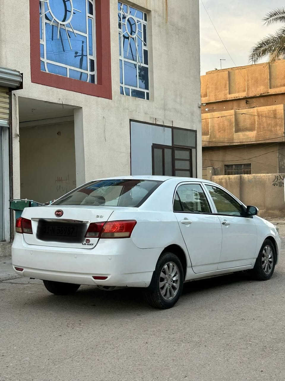 السلام عليكم للبيع بيوادي ١٣ فول مواصفات فتحه شاشه اندرويد وكامره تحكم ستيرن كشنات جلد كير اوتو مكينه ١٨٠٠ السياره بيه صبغ جاملغ خلفي بارد بل باب سياره كير ومحرك تايرات باتري تبريد ثلج صدار امامي وخلفي كله مكفول سيارة كلش حلوه خير من الله بغداد رقم جديد السعر ٥٩ حي العامل رقم ***********
