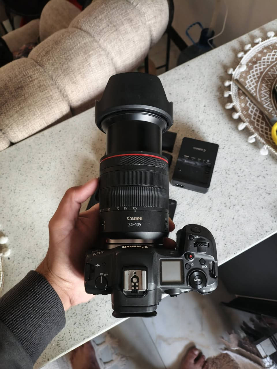 سلام عليكم شباب كامره كانون R5 نضافة الكامرة 100% 
مابيها اي شخط ولا زلغ بلاضافه الى بطاريات عدد 6 وشاحنات عدد 3
عدسة RF 24.105. فتحة ثابتة رنك احمر اخت الجديدة مستخدمة كم مره 

شباب الكامره من افضل الكامرات بالعالم تصور 8k و هوايه سوالف بيها

شباب سعر الكامرة البدي مليونين و 750 الف 
سعر العدسة مليون و 350 الف 
مكاني بغداد البياع 

رقمي ***********
