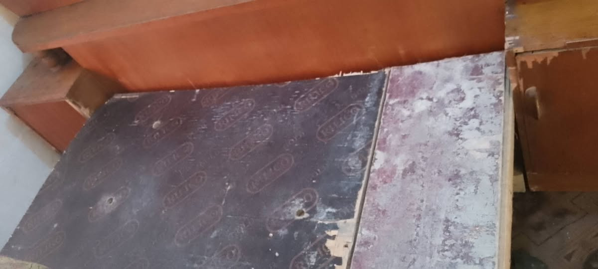 السلام عليكم غرفت نوم للبيع نجاره نقص بس ميز تواليت السعرخاص ورقمي بيه واتساب ***********
