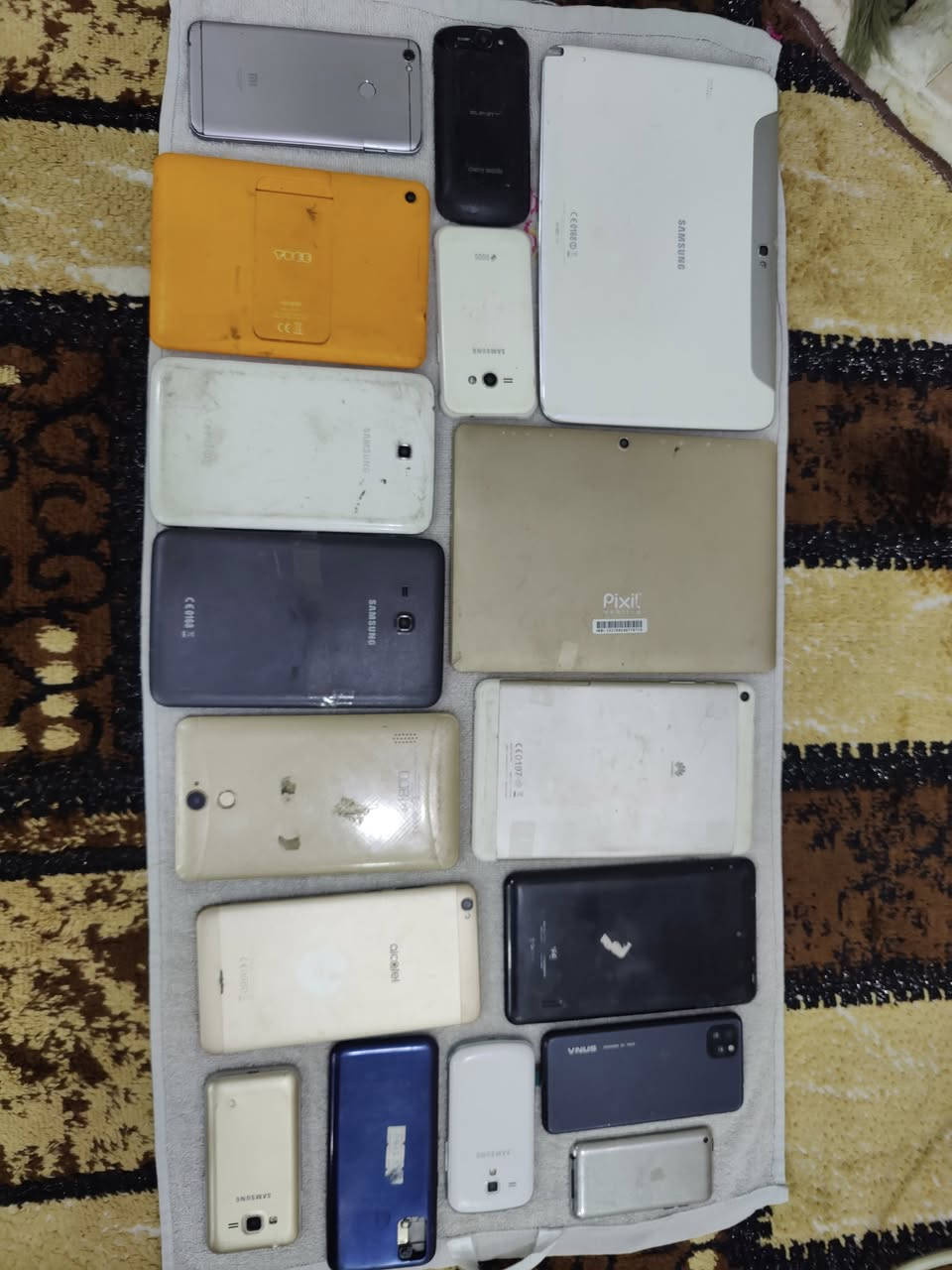 سلام عليكم
وينهم جماعت الصيانه 
ابيعك فحم مااعرف شبيهم مابيهم
الايبادات عدد 9
الاموبايلات عدد 8
بيع شلع مابيع مفرد ويذا تريد بس الايبادات تاخذ او بس الموبايلات او كلهم 
سعر قطعه الايبادات 4 الاف
سعر قطعه الموبايل 5 الاف
مكاني موصل


**إذا كنت صاحب هذا الإعلان وتريد حذفه لأي سبب، رجاءا أرسل رسالة إلى الدعم الفني**